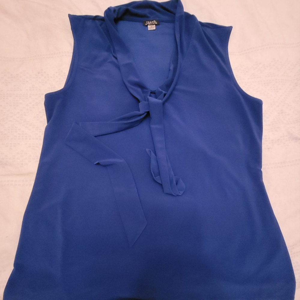 Tahari sleeveless blouse
